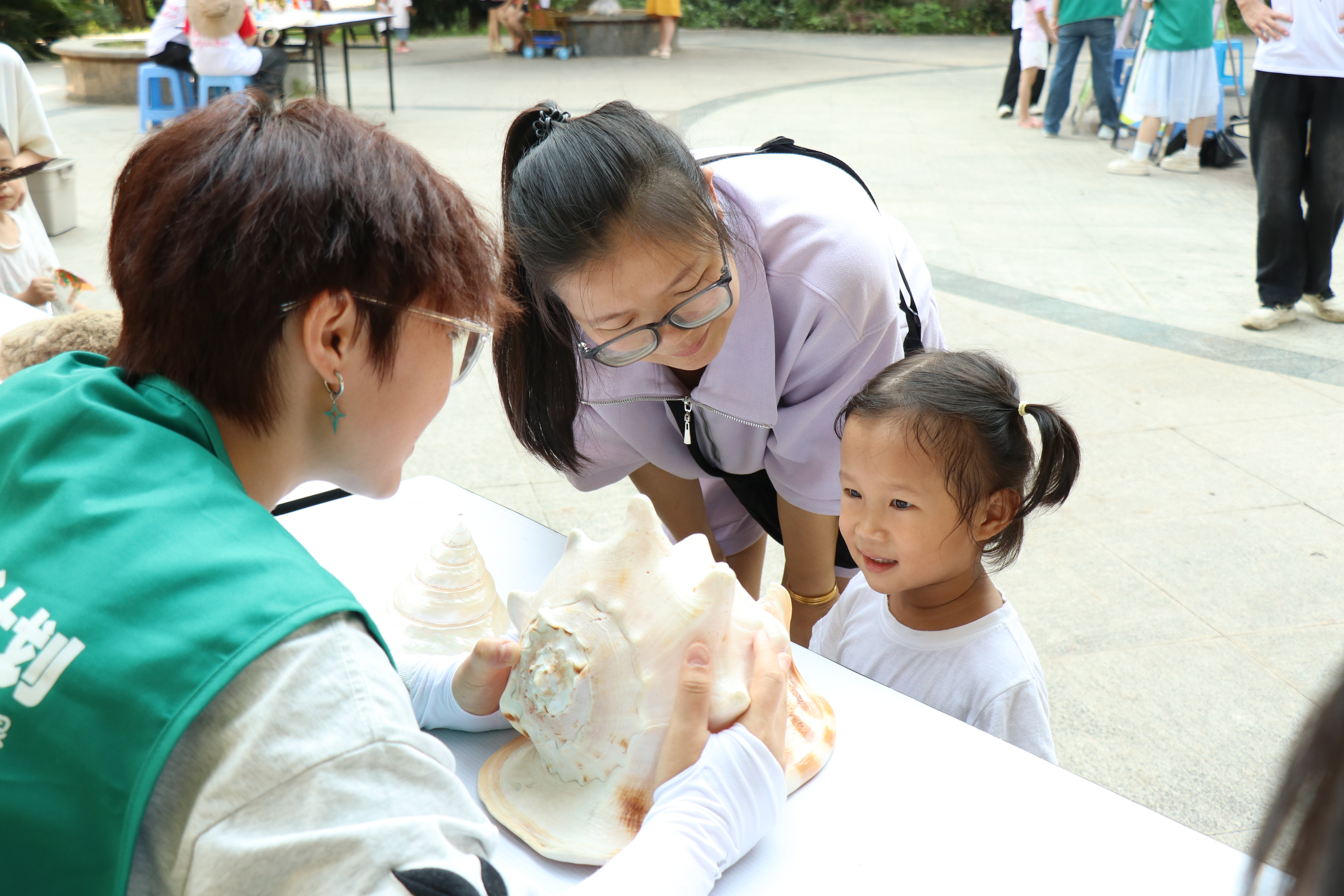 图为标本讲解1 刘羽婕.JPG